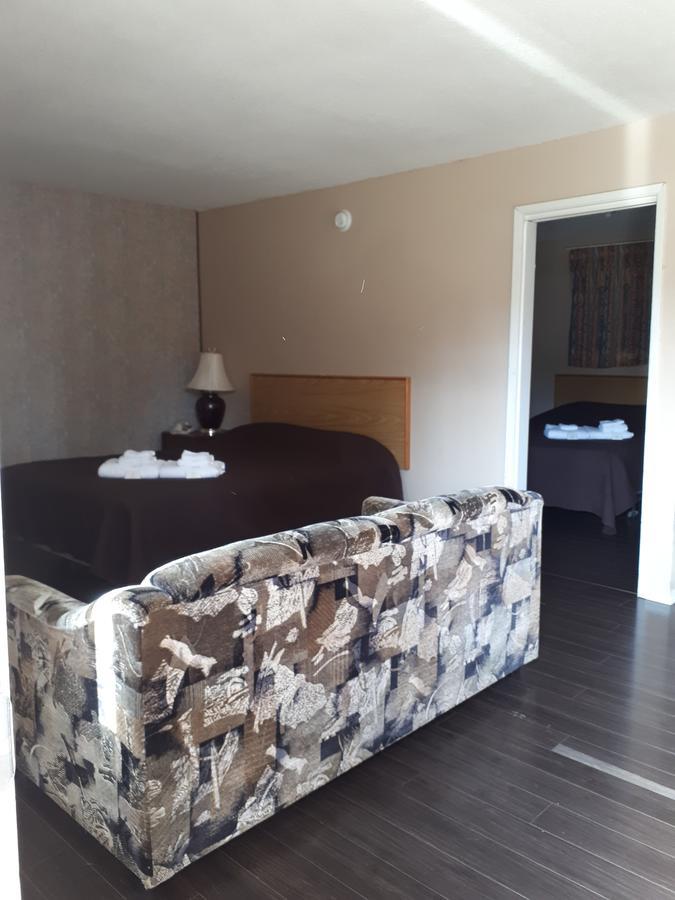 Travellers Rest Motel Salmon Arm Zewnętrze zdjęcie