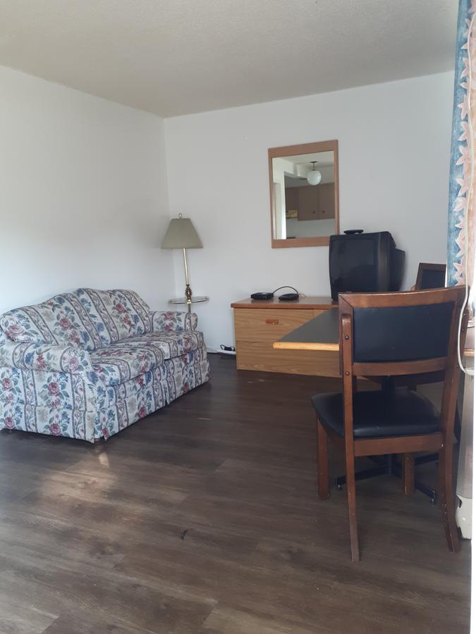 Travellers Rest Motel Salmon Arm Zewnętrze zdjęcie