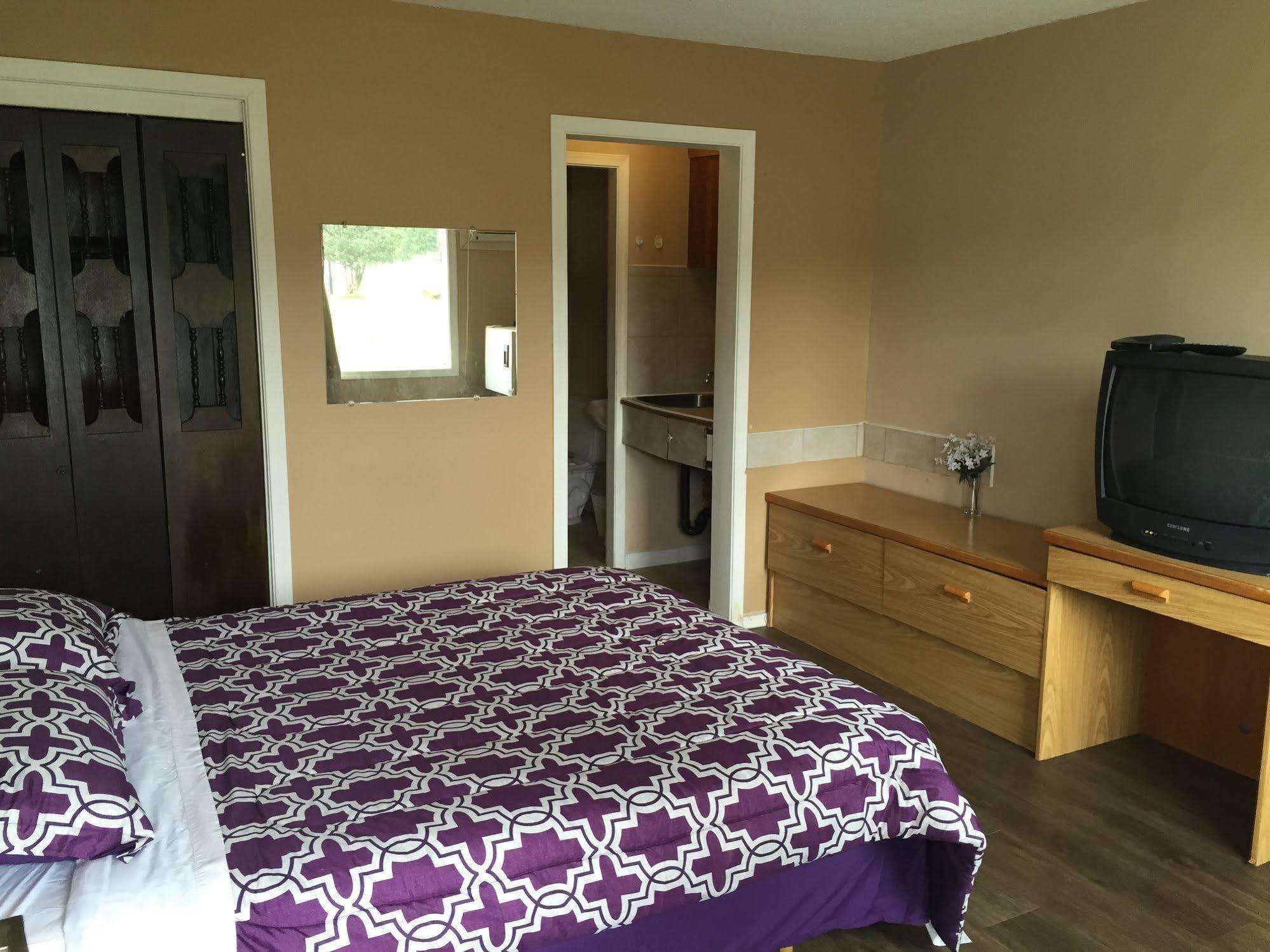Travellers Rest Motel Salmon Arm Zewnętrze zdjęcie